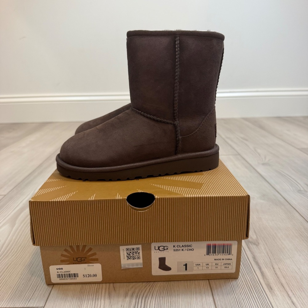 NEW UGG Kids K Classic Chocolate Brown Suede Sheepskin Boots 5251 Size 1